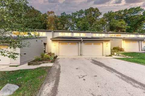 3019 Lakehaven Dr, Ann Arbor, MI 48105