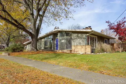 4219 Castle Dr SE, Grand Rapids, MI 49546