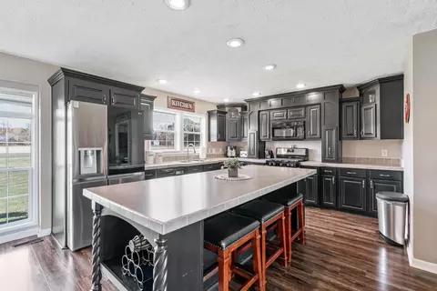 76 4th St, Plainwell, MI 49080 photo 5