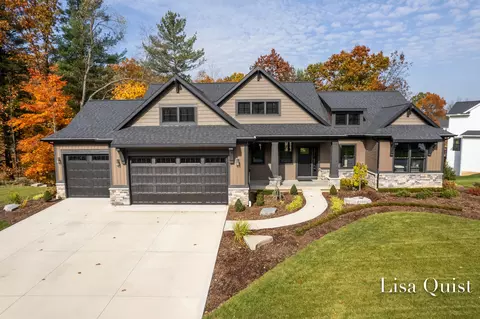8815 Lapham Dr, Rockford, MI 49341