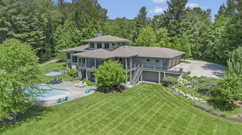 5560 7 Mile Rd NE, Belmont, MI 49306