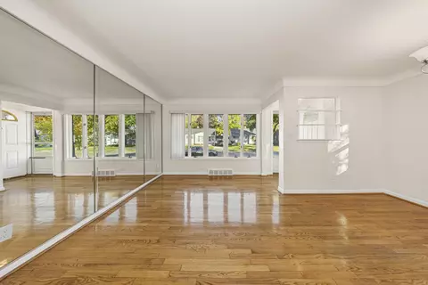 23091 Ithaca St, Oak Park, MI 48237 photo 4