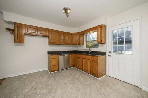23091 Ithaca St, Oak Park, MI 48237 photo 11