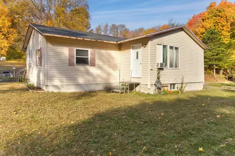 40 Sessions Rd, Shelby, MI 49455
