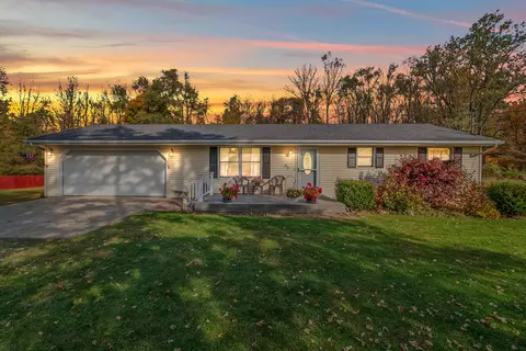65 W Hallett St, Hillsdale, MI 49242