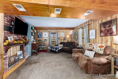 3135 S Crystal Rd, Crystal, MI 48818 photo 4