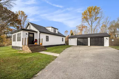 35348 30th St, Paw Paw, MI 49079