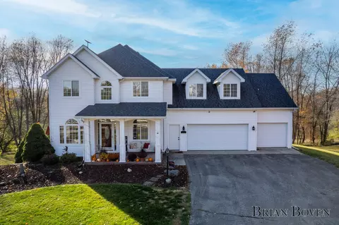 9803 Rolling Hills Dr SE, Alto, MI 49302
