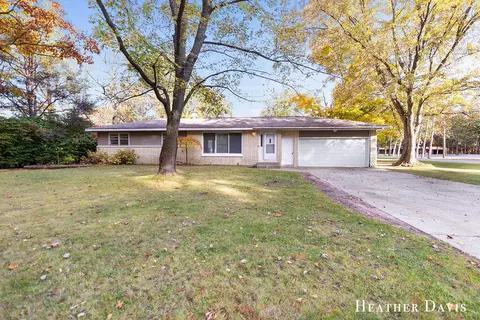 14615 James St, Holland, MI 49424