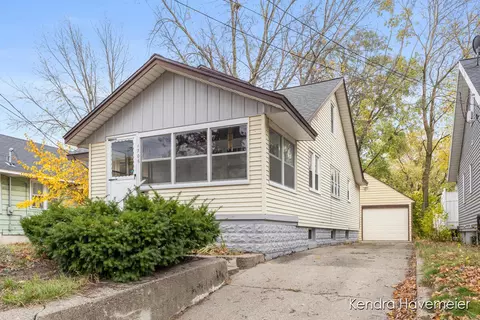 1706 Burlingame Ave SW, Wyoming, MI 49509