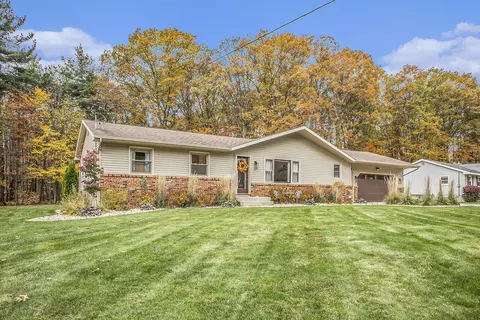 7397 Forest View Dr, Hudsonville, MI 49426