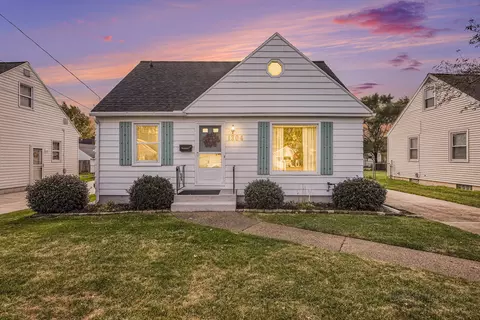 1304 Northlawn St NE, Grand Rapids, MI 49505