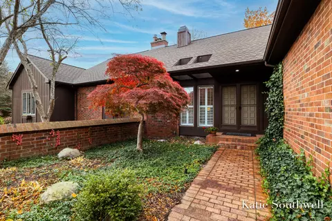 6047 N Gatehouse Dr SE #56, Grand Rapids, MI 49546