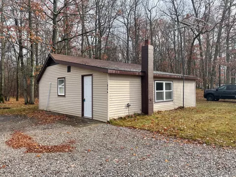 1079 Shaw Ln, Wellston, MI 49689