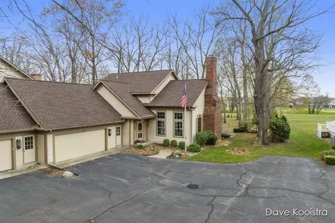 8309 Wallinwood Springs Dr, Jenison, MI 49428