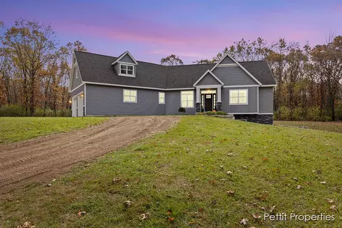 283 River Pine Dr, Lowell, MI 49331