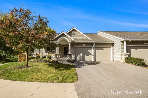478 Melrose Dr #14, Holland, MI 49423