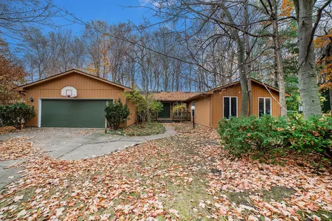 1865 Oakland Dr, Mount Pleasant, MI 48858