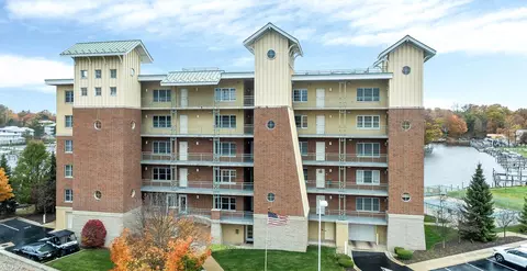 815 E Wells St #604, South Haven, MI 49090