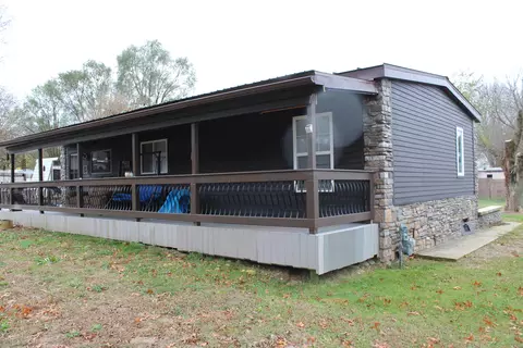 365 Kenneth St, Plainwell, MI 49080 photo 2