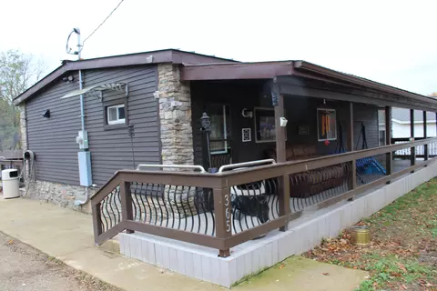 365 Kenneth St, Plainwell, MI 49080