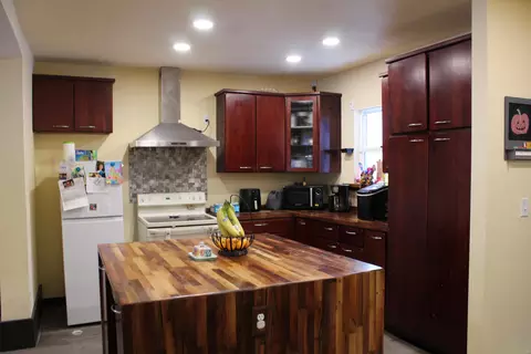 365 Kenneth St, Plainwell, MI 49080 photo 4