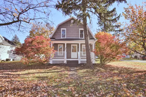 137 6th St, Breckenridge, MI 48615