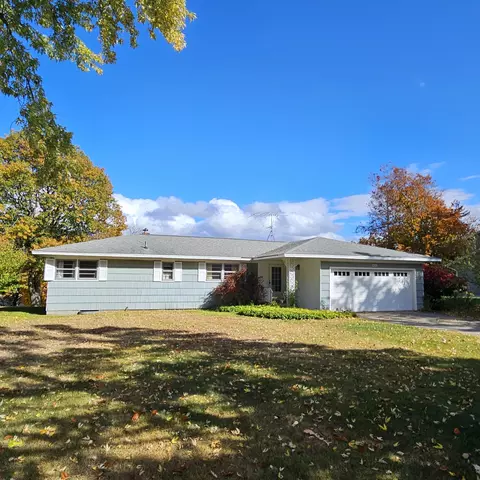 1636 Bayview Dr, Norton Shores, MI 49441