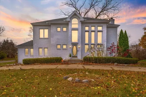 5871 Three Ponds Ct, West Bloomfield, MI 48324
