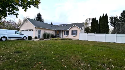 8074 W Allen Rd, Fowlerville, MI 48836