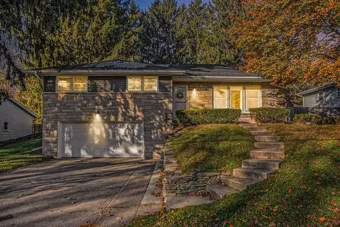 627 Piccadilly Rd, Kalamazoo, MI 49006