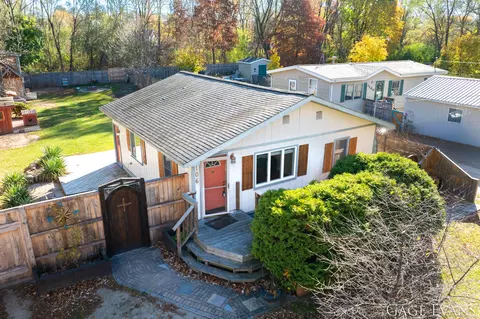 1106 N 6th St, Greenville, MI 48838