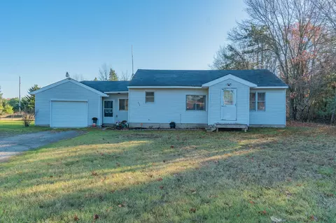 858 S Bossett Rd, Ravenna, MI 49451