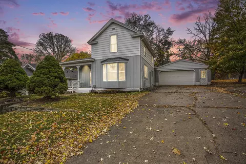 997 Hackett St, Ionia, MI 48846