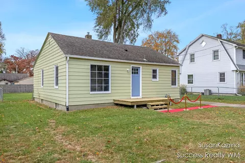 220 Bellevue St SW, Wyoming, MI 49548