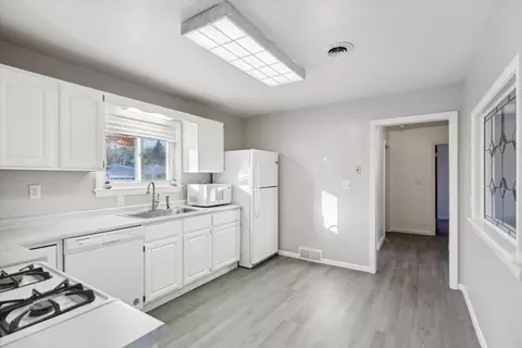 1614 Cascade Ct, Jackson, MI 49203 photo 16