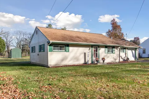 1614 Cascade Ct, Jackson, MI 49203 photo 2