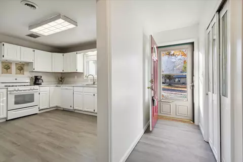 1614 Cascade Ct, Jackson, MI 49203 photo 9