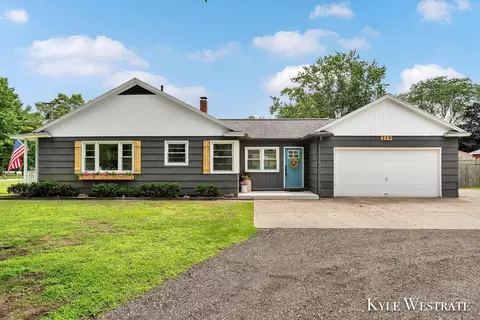 319 Dewitt Ln, Spring Lake, MI 49456
