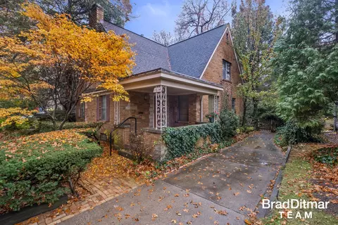 1614 Alexander St SE, Grand Rapids, MI 49506
