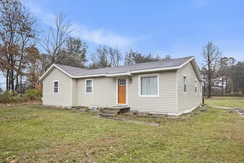 3949 24th St, Dorr, MI 49323
