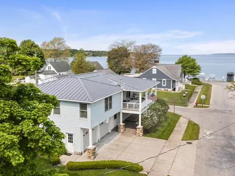 87 S Center St, Beulah, MI 49617