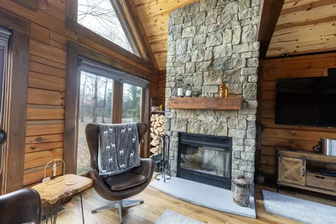 Living - 5616 Muma Rd, Gladwin, MI 48624 photo 6 of 6