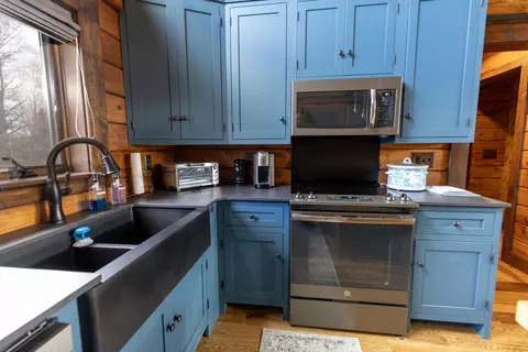 Kitchen - 5616 Muma Rd, Gladwin, MI 48624 photo 4 of 5
