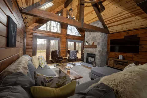 Living - 5616 Muma Rd, Gladwin, MI 48624 photo 3 of 6