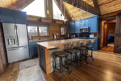 Kitchen - 5616 Muma Rd, Gladwin, MI 48624 photo 2 of 5