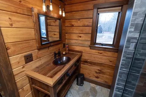 Bath - 5616 Muma Rd, Gladwin, MI 48624 photo 2 of 6