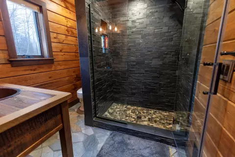 Bath - 5616 Muma Rd, Gladwin, MI 48624 photo 3 of 6