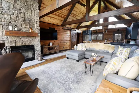 Living - 5616 Muma Rd, Gladwin, MI 48624 photo 4 of 6