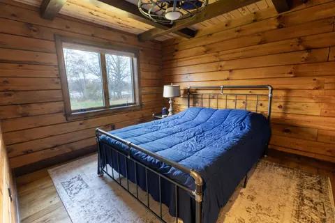 Bedroom - 5616 Muma Rd, Gladwin, MI 48624 photo 3 of 5